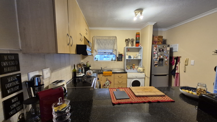 2 Bedroom Property for Sale in Whispering Pines Western Cape